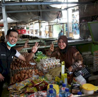 Pilwali Makassar 2020. Dokter Fadli Edukasi Padagang Pasar Agar Jaga Kesehatan