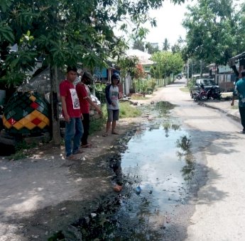 Drainase Buntu, Air Limbah Warga Sinjai Meluap ke Jalan