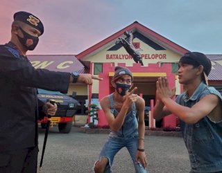 Kolaborasi Brimob Bone dengan Timur Kota Official, Garap Video Clip Patuhi 3M