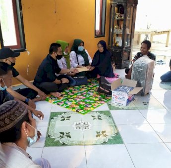 Ringankan Beban Korban Kebakaran di Amessangeng, Alumni SMAN 5 Soppeng Salurkan Bantuan