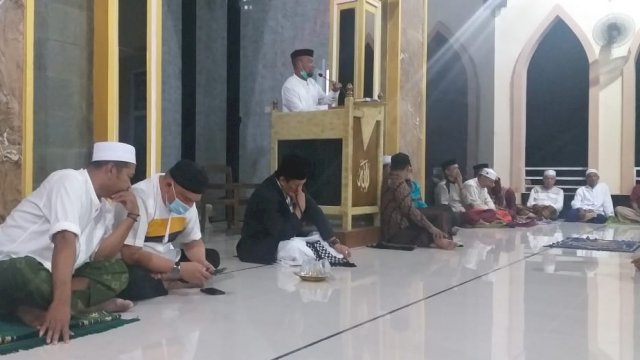 Ketua Komisi I DPRD Bone dan Pemdes Sangngengpalie Imbau Warga Tetap Patuhi Protokol Kesehatan di Acara Maulid