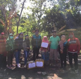 Peduli Korban Kebakaran, DPC Kepmi Bone Kecamatan Patimpang Salurkan Bantuan