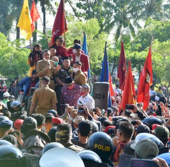 Gubernur Sulsel Prof. Nurdin Sebut UU Omnibuslaw Baik Bagi Buruh, Ini Alasannya