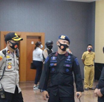 Pam Unras, Brimob Bone Gunakan Waktu Istirahat Untuk Berkarya