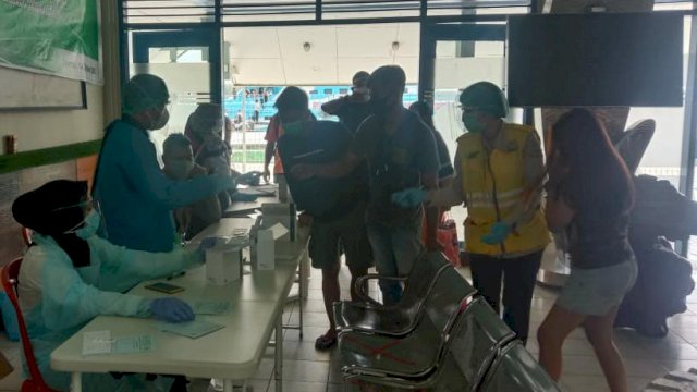 Aktivitas rapidtest di Pelabuhan Kendari, Kamis (14/10/2020)