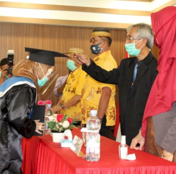 25 Wisudawati Akademi Kebidanan Menara Primadana Soppeng Disumpah