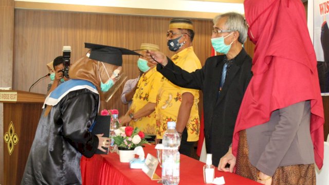 25 Wisudawati Akademi Kebidanan Menara Primadana Soppeng Disumpah