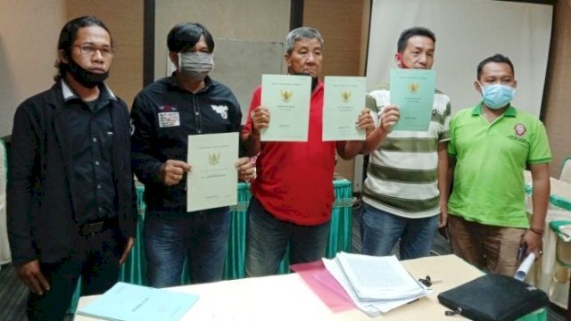 Kuasa Hukum dan korban penggusuran pembangunan Jembatan Teluk Kendari