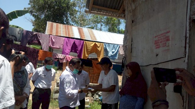 Inovasi Sekda Sinjai Rp.1000 Jumat Bantu Mahasiswa dan Bedah Rumah Warga