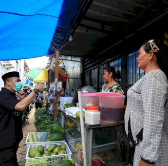 Pilwali Makassar 2020. Blusukan di Pasar Bontoduri, Warga Doakan Deng Ical Jadi Wali Kota