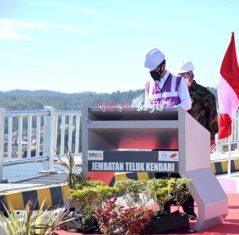 Resmikan Jembatan Teluk Kendari, Jokowi: Menarik untuk Pengembangan Usaha-usaha Baru