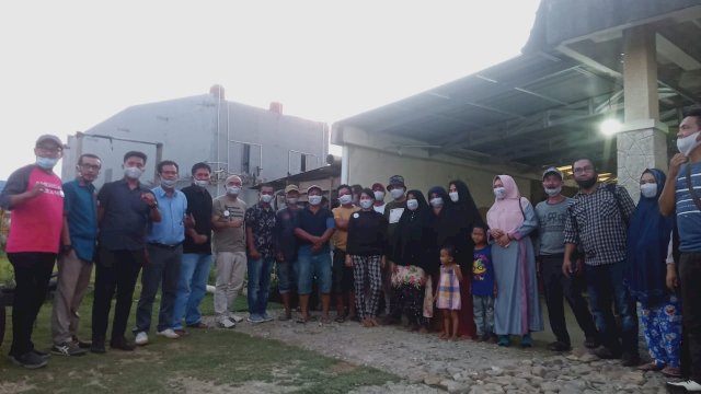 Tim RANGKUL Kendari saat melakukan silaturahim bersama masyarakat 