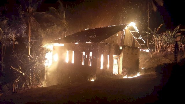 Karena Tungku Kayu, Satu Rumah di Sinjai Hangus Terbakar