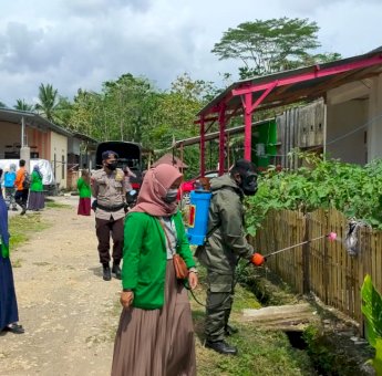 Wujud Konsistensi Batalyon C Brimob Sulsel Dalam Memerangi Pandemi Covid-19 di Bone