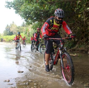 Bugarkan Fisik Dan Tenangkan Pikiran Ala Danyon Brimob Bone