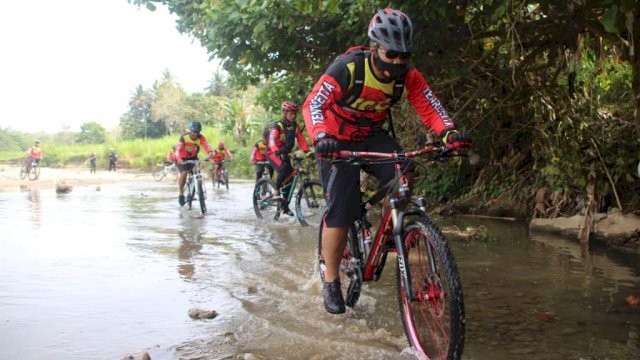 Bugarkan Fisik Dan Tenangkan Pikiran Ala Danyon Brimob Bone
