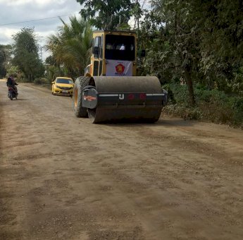 Atasi Keluhan Masyarakat Soal Jalan, Andi Ady Aksar Turunkan Alat Berat