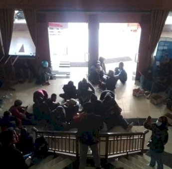 ATM Kembali Unras, Duduki Kantor Bupati Sinjai