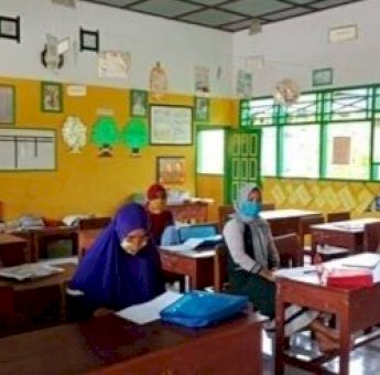 Pandemi Covid-19, Guru di Soppeng Tularkan Ilmu Mengajar ke Orang Tua Murid