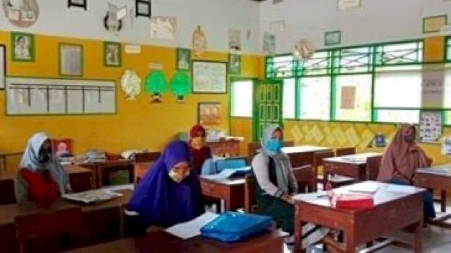Pandemi Covid-19, Guru di Soppeng Tularkan Ilmu Mengajar ke Orang Tua Murid