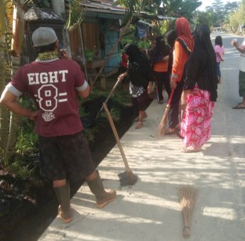 Tingkatkan Gotong Royong dan Kebersihan, Lurah Lalolara Galang Kegiatan Minggu Bersih Bersama Masyarakat