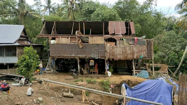 Hujan Disertai Angin Kencang, Puluhan Rumah di Soppeng Rusak Berat