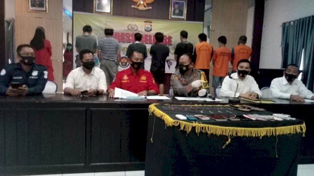 Gerebek Judi Sabung Ayam, Polres Sinjai Amankan 9 Orang, 2 Diantaranya Oknum PNS