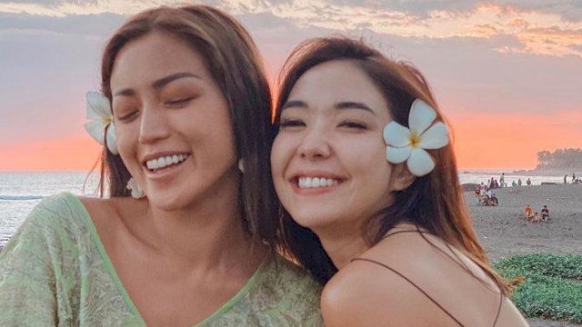 Jessica Iskandar (Jedar) dan Gisella Anastasia (Gisel).