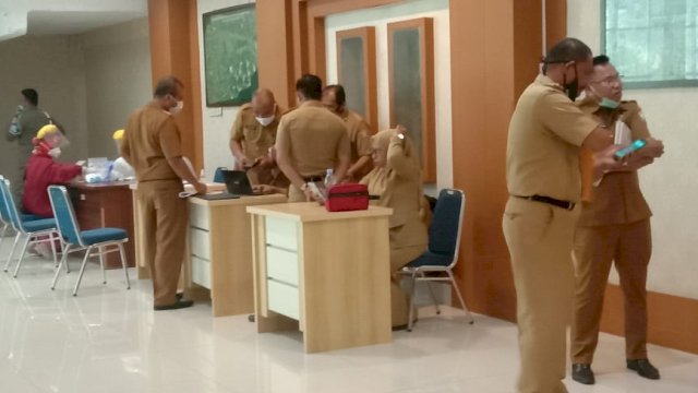 Situasi pelaksanaan rapid test di lokasi kegiatan KPK, Kantor Gubernur Sultra. Foto: istimewa