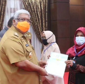 Serahkan 15.000 Sertifikat Tanah ke Masyarakat, Berikut Harapan Ali Mazi