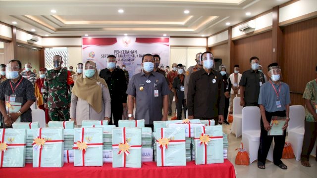 Secara Virtual, Pertanahan Soppeng Serahkan Ribuan Sertifikat Tanah