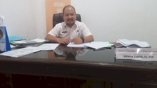 Kapala Bidang Pengembangan SDM Parekraf Dinas Pariwisata Provinsi Sultra, Erwin Tahir. Foto: Akbar Tanjung