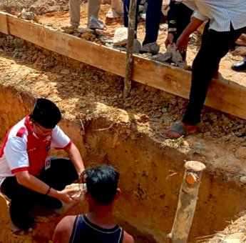 Bangun Gedung BLK Komunitas Tahfidz Al-Jannah, La Ode Haji Polondu Letakkan Batu Pertama