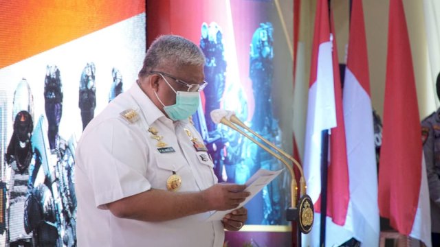 Gubernur Sultra Ali Mazi saat membawakan sambutan dalam acara HUT ke-75 Brimob. Foto: Frans P/ Kominfo