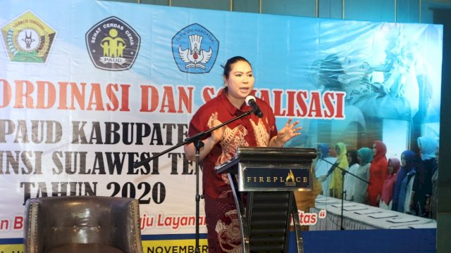 Agista Ariany Ali Mazi saat membuka Rakor dan Sosialisasi Bunda PAUD Kabupaten/Kota se-Provinsi Sulawesi Tenggara. Foto: Laode Kaharmin/ Kominfo