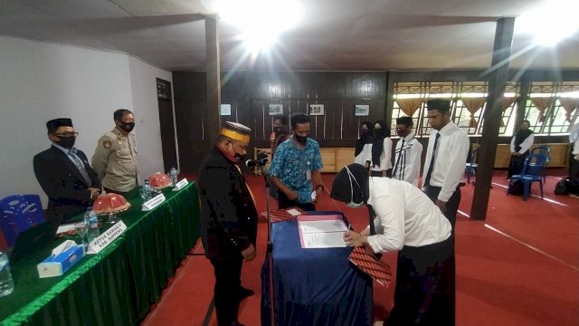 Pilkada Soppeng, Panwascam Marioriawa Lantik 62 Pengawas TPS