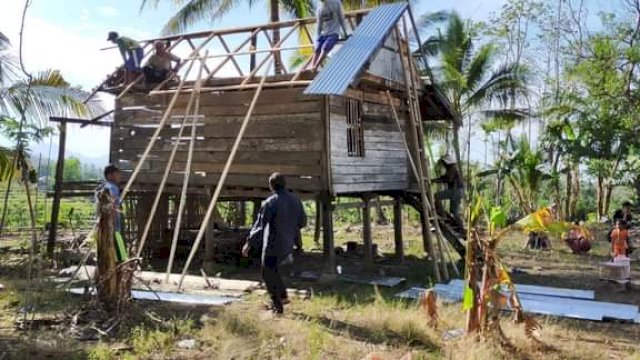 Pemdes Turu Adae Kabupaten Bone, Gerak Cepat Bantu Nenek sitti