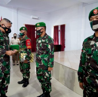 Harumkan Sultra, Dua Atlet TNI AD Diganjar Penghargaan Danrem 143/HO