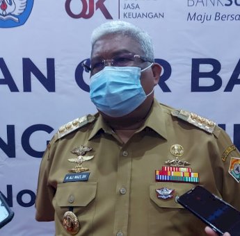 Dapat Bantuan CSR 200 Juta Dari Bank Sultra, Ali Mazi: Ini Bisa Bermanfaat Buat Siswa Miskin