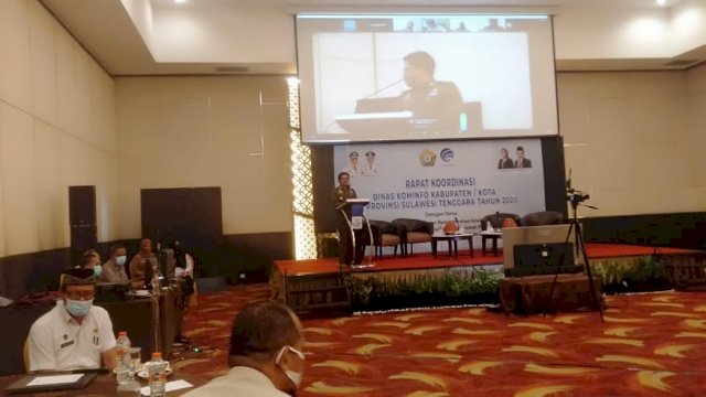 Kadis Kominfo Sultra Ridwan Badallah saat memberikan sambutan dalam kegiatan Rakor Diskominfo se-Sultra. Foto: istimewa