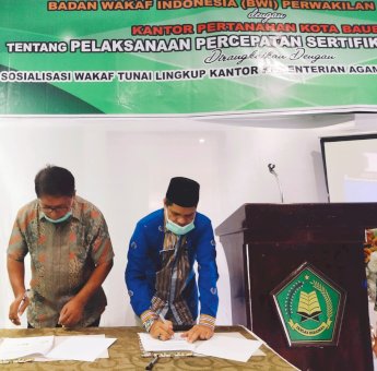 Ketua BWI dan Kepala BPN Kota Baubau Tandatangani MoU Sertifikasi Tanah Wakaf