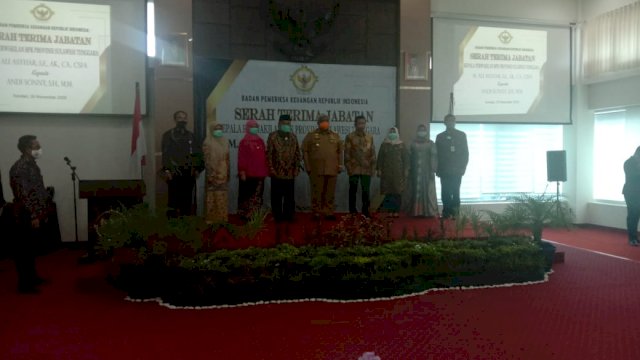 Gubernur Sultra Ali Mazi saat menghadiri Sertijab Pimpinan BPK RI perwakilan Sultra. Foto: istimewa