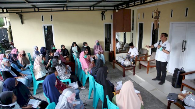 Calon wali kota Makassar Syamsu Rizal, saat berkampanye di Kelurahan Buakana, Kecamatan Rappocini, Rabu, (11/11/2020)