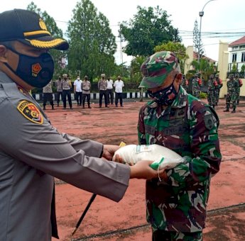 Polres Sinjai Kembali Salurkan Bantuan Sosial Bagi Warga Terdampak Covid-19