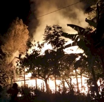 Rumah Warga di Sinjai Dilalap Si Jago Merah, 50 Karung Gabah dan 4 Ekor Kambing Hangus Terbakar