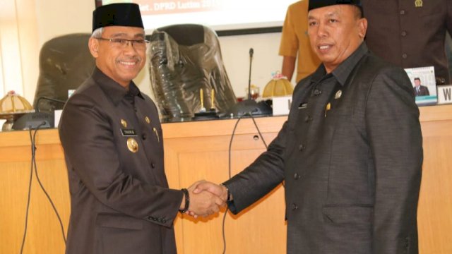 Bupati Luwu Timur Torig Husler bersama Ketua DPRD Luwu Timur Amran Syam. (Foto: Kabar Lutim)