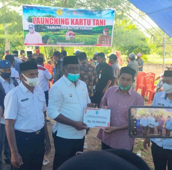 Bupati Buteng Salurkan Bantuan Perahu Nelayan, Kartu Tani dan Pembangunan Masjid