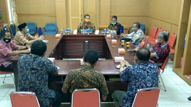 Pjs. Bupati Luwu Utara, Iqbal Suhaeb pimpin rapat desk Pilkada