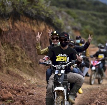 Pilkada Lutra 2020. Lebih Tangguh Dari Abang Jago, Sehari IDP Kunjungi Semua Desa di Rampi