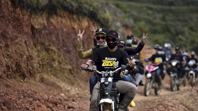 Pilkada Lutra 2020. Lebih Tangguh Dari Abang Jago, Sehari IDP Kunjungi Semua Desa di Rampi